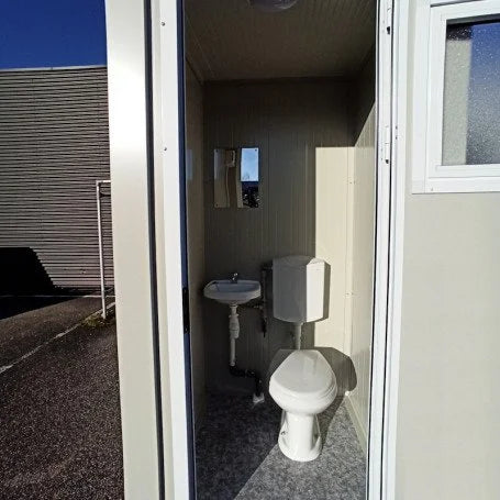 Nouveau module sanitaire S1 avec toilettes et lavabo