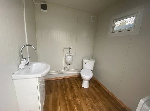 Cabine de toilettes avec double cabine